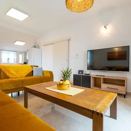 Pitunitum With Private Heated Pool *