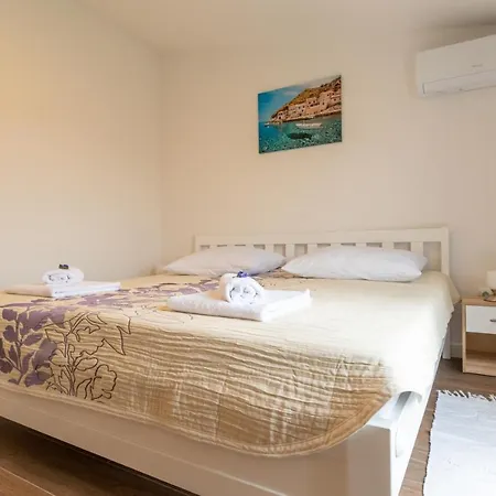 Pitunitum With Private Heated Pool *