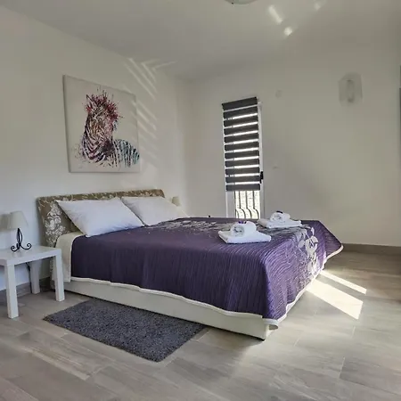 Pitunitum With Private Heated Pool Villa Podstrana