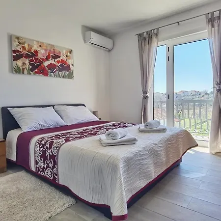 Pitunitum With Private Heated Pool * Podstrana