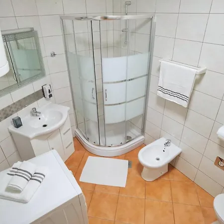Villa Pitunitum With Private Heated Pool