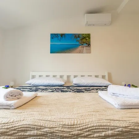 Pitunitum With Private Heated Pool * Podstrana