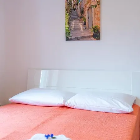Pitunitum With Private Heated Pool Villa Podstrana